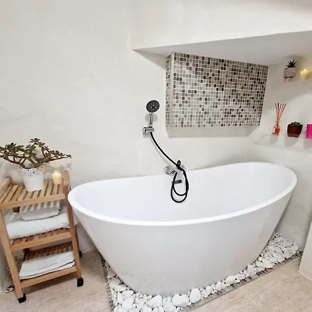 Luxury With View And Garden Near Villa