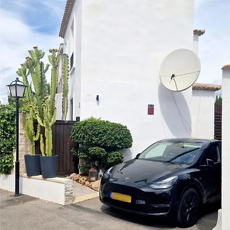 Villa Luxury With View And Garden Near