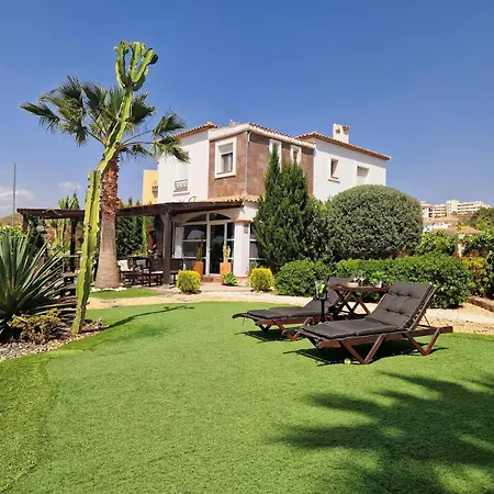 Villa Luxury With View And Garden Near *