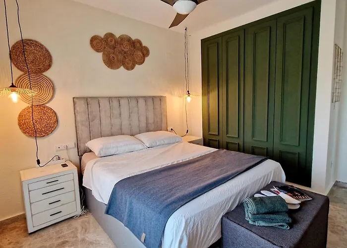 Luxury With View And Garden Near 빌라