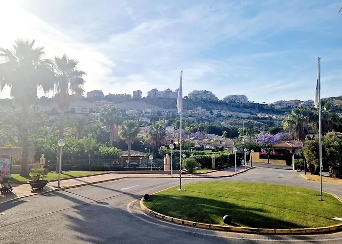 Luxury With View And Garden Near 빌라