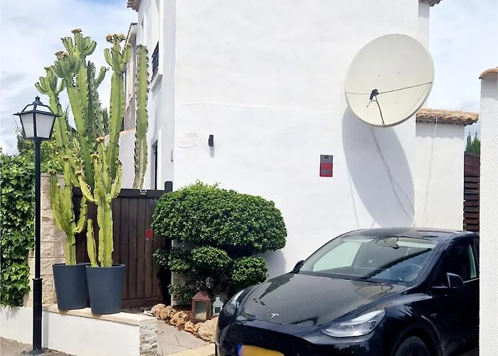 빌라 Luxury With View And Garden Near