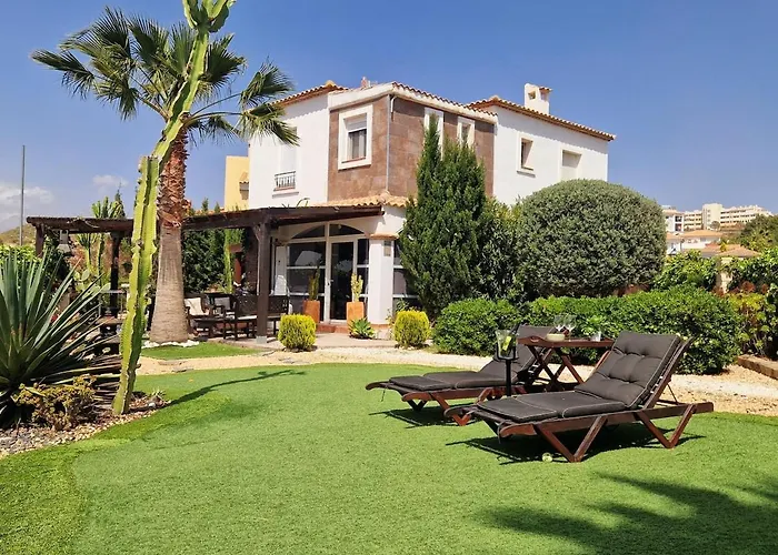 빌라 Luxury With View And Garden Near *