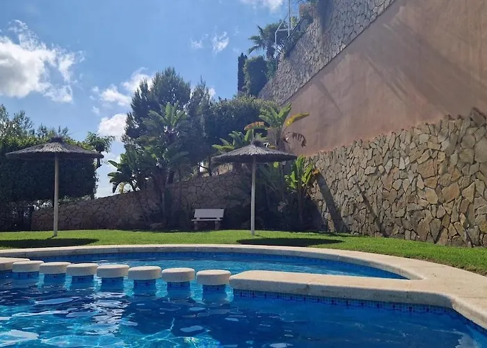 빌라 Luxury With View And Garden Near