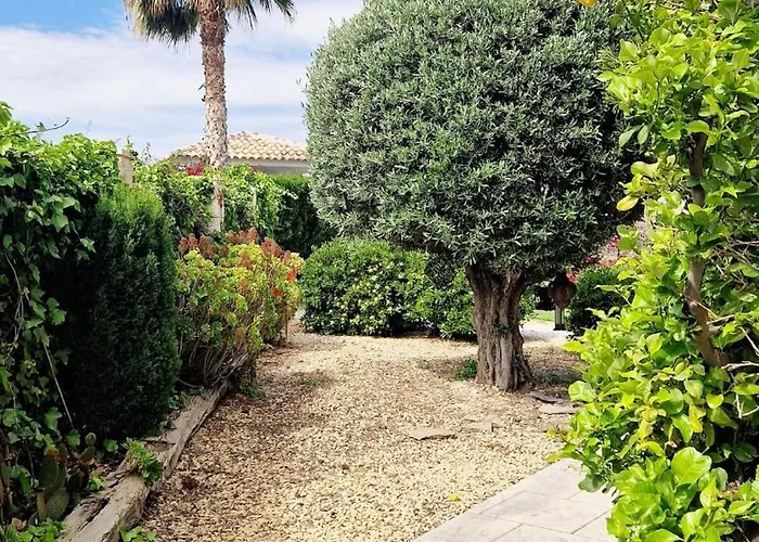 빌라 Luxury With View And Garden Near